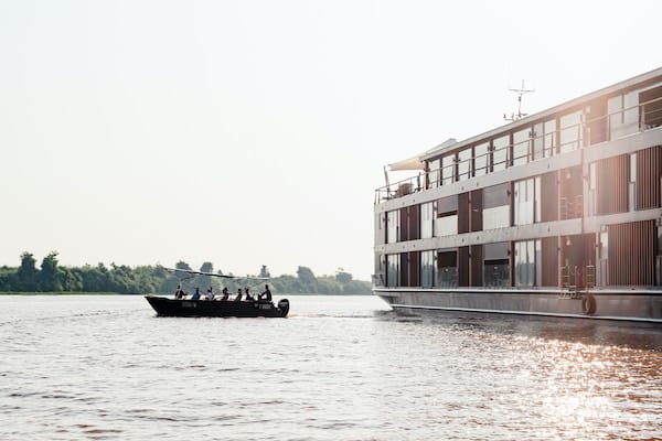 Aqua Mekong's 8-Day Mekong Expedition Upstream Day Two - Excursion on Speedboat