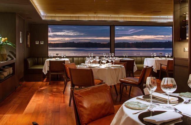 Dining room an Aqua Nera