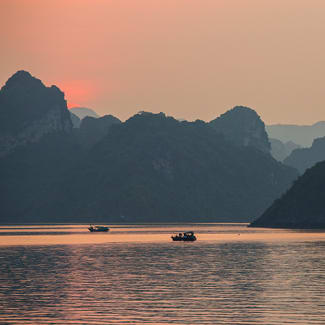 Sunset scenery in Lan Ha Bay